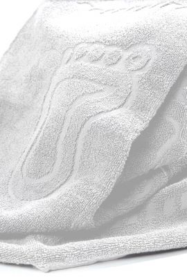 Полотенце махровое - Ножки, цвет белый