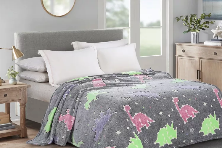 Плед Аэро Софт PAVLine FREEDom Динозавры цветные (светонакопитель)