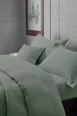 Постельное белье сатин страйп с простыней на резинке - Зеленый