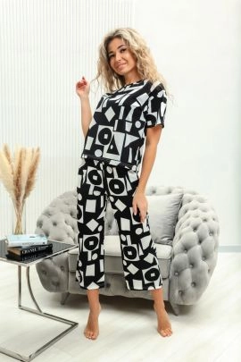 Костюм Метрика черно-белый последний размер